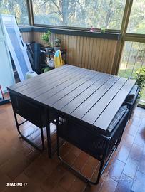 tavolo da esterno con poltroncine 