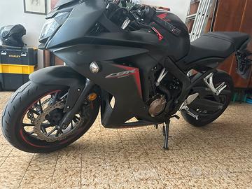 Honda CBR 650 F incidentata