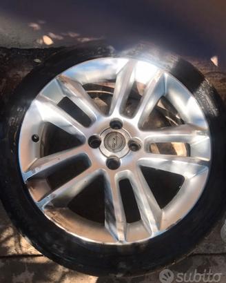 Cerchi in lega completi gomme al 80 percento