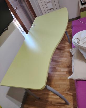 Scrivania con sedia