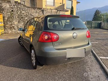 Volkswagen Golf 5 1.6 FSI