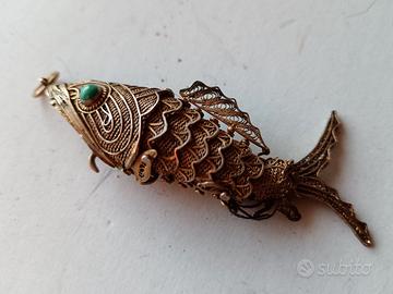 Antico pendaglio con carpa koi giappone