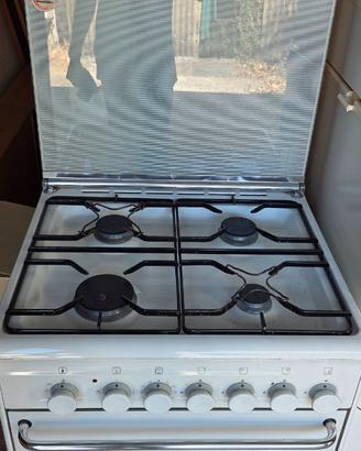 Cucina a gas Smeg 4 fuochi con forno elettrico