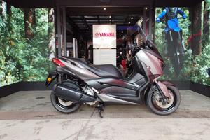 YAMAHA X-MAX 300