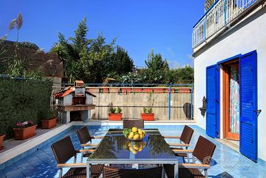 Sorrento: appartamento con terrazza a livello