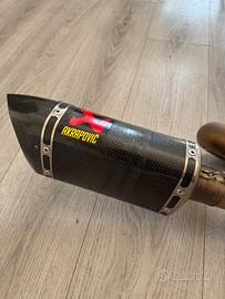 Scarico akrapovic racing in carbonio per mt-07