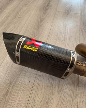 Scarico akrapovic racing in carbonio per mt-07