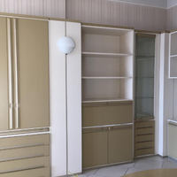 Armadio moderno con letto interno apribile