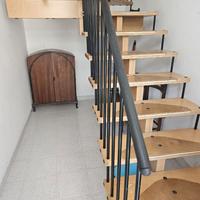 Scala a chiocciola in legno e ferro
