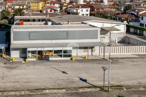 NEGOZIO A LODI VECCHIO