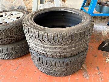 Gomme PIRELLI INVERNALI 255/45 R19