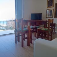 Ampio alloggio fronte mare con ampio balcone