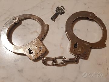 Manette con chiave anni '80