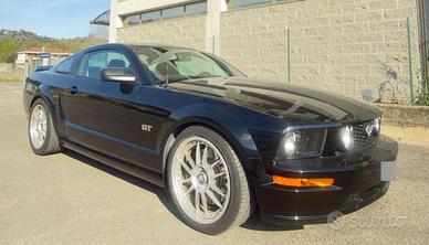 MUSTANG GT V8