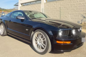 MUSTANG GT V8