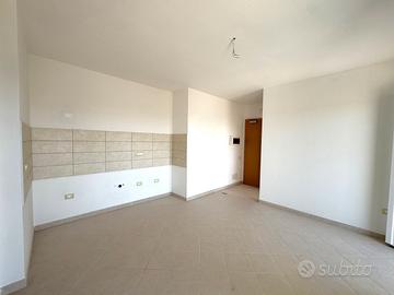 Pari al Nuovo, Trivano con Balcone e P.Auto