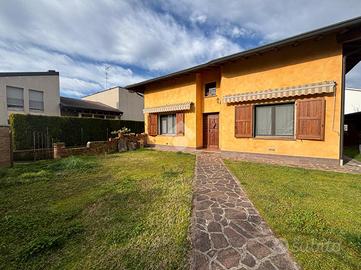 VILLA SINGOLA A MANTOVA