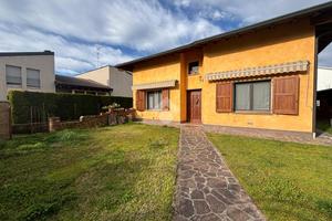 VILLA SINGOLA A MANTOVA