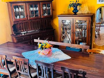 Tavolo, credenza a vetri e vetrina in vero legno