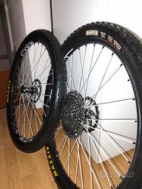 Ruote  cyp sella in  carbonio telescopico casco 