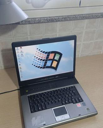 Computer Notebook Acer con Windows 98