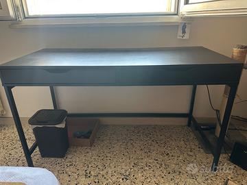 Scrivania nera Ikea modello Alex