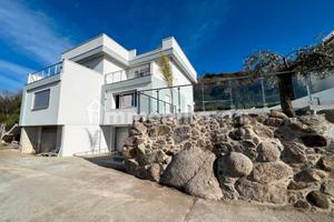 Villetta bifamiliare con piscina