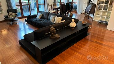 Divano L Arketipo con struttura in metallo