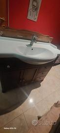 mobile e specchio da bagno 