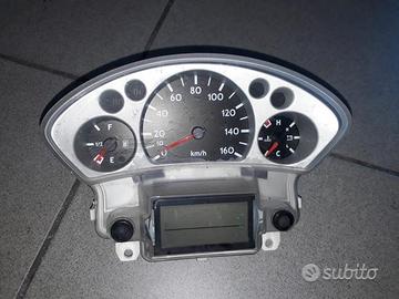 Versity 300 : faro chiavi centralina km radiatore