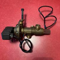 Valvola deviatrice a tre vie per caldaia con micro