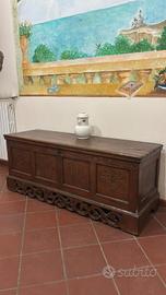 Cassapanca antica in legno massello intarsiata