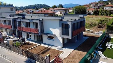 VILLA A SCHIERA D'ANGOLO A CALUSCO D'ADDA