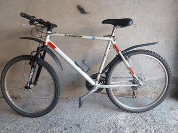Bicicletta Mountain Bike 26”