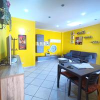 Ampio trivano bilivelli con posto auto