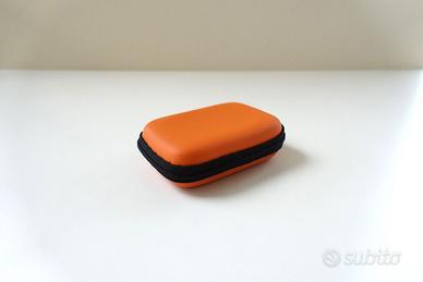 Custodia arancione per piccolo hard disk esterno