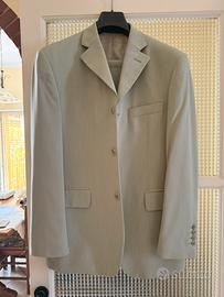 Vestito da uomo elegante