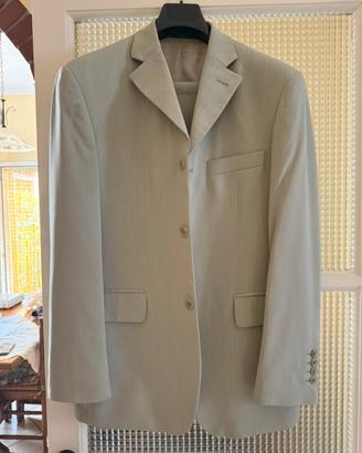 Vestito da uomo elegante