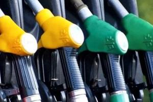 Distributore di carburanti bianco locato