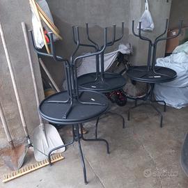 Tavoli con sedie da esterno