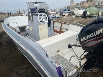 BARCA A MOTORE MANO' 18