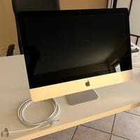iMac 21,5” late 2015 senza tastiera e mouse