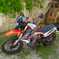 KTM 890 Adventure R con kit ribasso SCAMBI0 450 MT