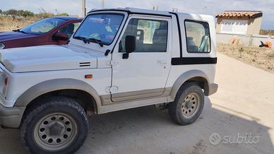 Suzuki Samurai 
