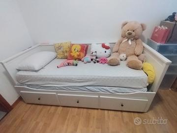 Doppio letto IKEA con cassettoni 
