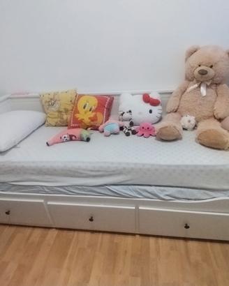 Doppio letto IKEA con cassettoni 