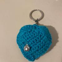 Cuore portachiavi all’uncinetto.