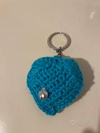 Cuore portachiavi all’uncinetto.