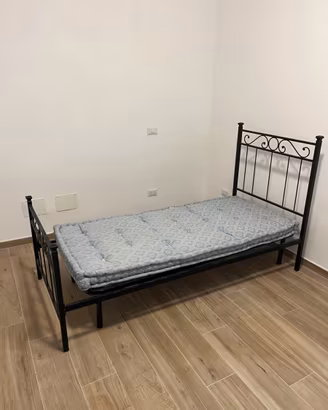 Letto singolo in ferro battuto + rete letti