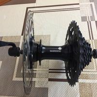 Mozzo Shimano completo di corpetto disco e pignoni
